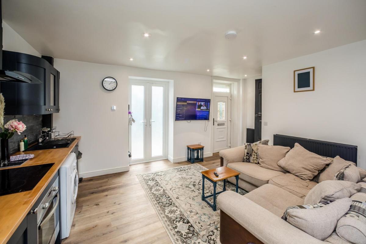 The Cosey Tucked-Away Cottage 2 Or 3 Bedroom Options Huddersfield Habitación foto